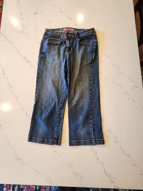 Levi's Women's Straight Leg Denim Cropped Jeans in Blue Wash